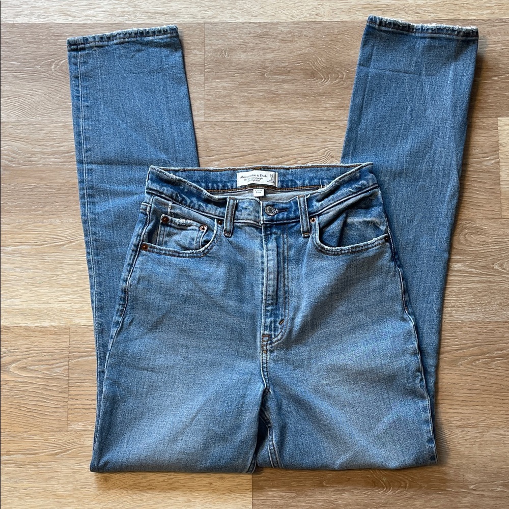 Abercrombie & Fitch 90’s Slim Straight Ultra High Rise Curve Love Jeans